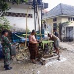 ​TNI Hadir untuk Masyarakat: Babinsa Burneh Kawal Pembuatan Sumur Bor di Ponpes Assomadiyah
