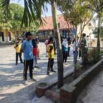 Persiapan HUT RI ke-81: Paskibra Kecamatan Modung Mantapkan Gerakan di SMPN 1 Modung