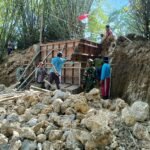 Wujud Nyata Kemanunggalan TNI-Rakyat, Pembangunan Jembatan di Klampis Bangkalan Terus Dikebut